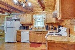 House (2 Bedrooms) | Interior - Cabin w/ Hot Tub ~ 6 Mi to Downtown Gatlinburg! (Gatlinburg)