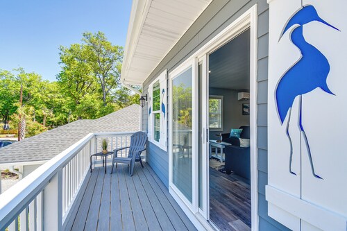 1 Mi to Beach & Pier! Chic Ocean Isle Studio