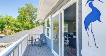 1 Mi to Beach & Pier! Chic Ocean Isle Studio