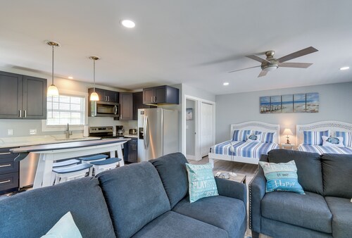 1 Mi to Beach & Pier! Chic Ocean Isle Studio