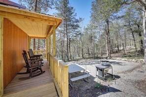 House (1 Bedroom) | Interior - Cliffside Eureka Springs Cabin w/ Beaver Lake View (Eureka Springs)