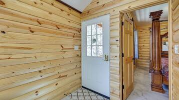 House (1 Bedroom) | Interior