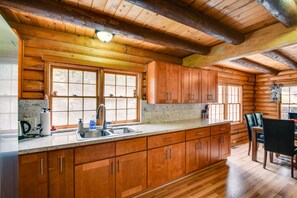 House (3 Bedrooms) | Private kitchen