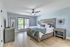 Casa (4 Bedrooms) | 4 camere, una scrivania, postazione laptop, lenzuola