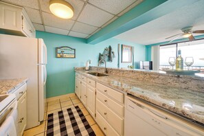Apartment (2 Bedrooms) | Interior - Bright Carolina Beach Condo: Public Beach On-site (Carolina Beach)