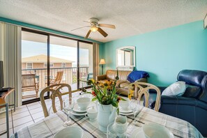 Apartment (2 Bedrooms) | Interior - Bright Carolina Beach Condo: Public Beach On-site (Carolina Beach)