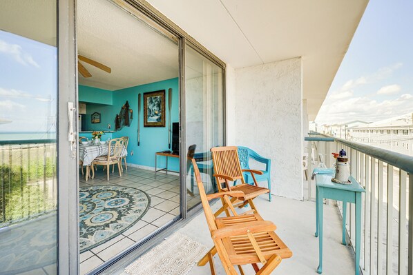 Apartment (2 Bedrooms) | Interior - Bright Carolina Beach Condo: Public Beach On-site (Carolina Beach)