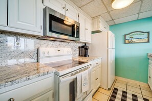 Apartment (2 Bedrooms) | Interior - Bright Carolina Beach Condo: Public Beach On-site (Carolina Beach)