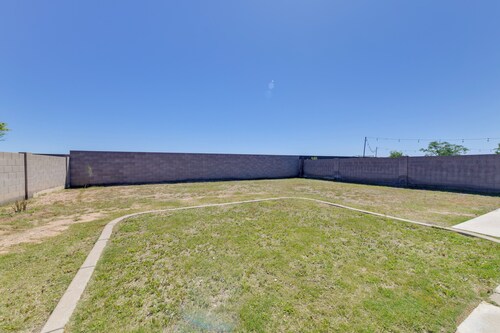 Casa Grande Home Near Golf, Dining & Shops!