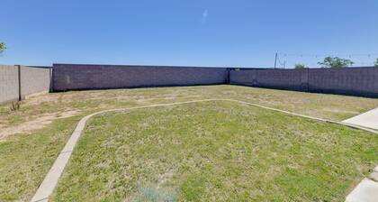 Casa Grande Home Near Golf, Dining & Shops!