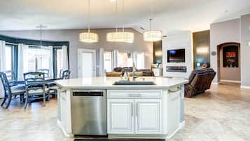 House (3 Bedrooms) | Interior