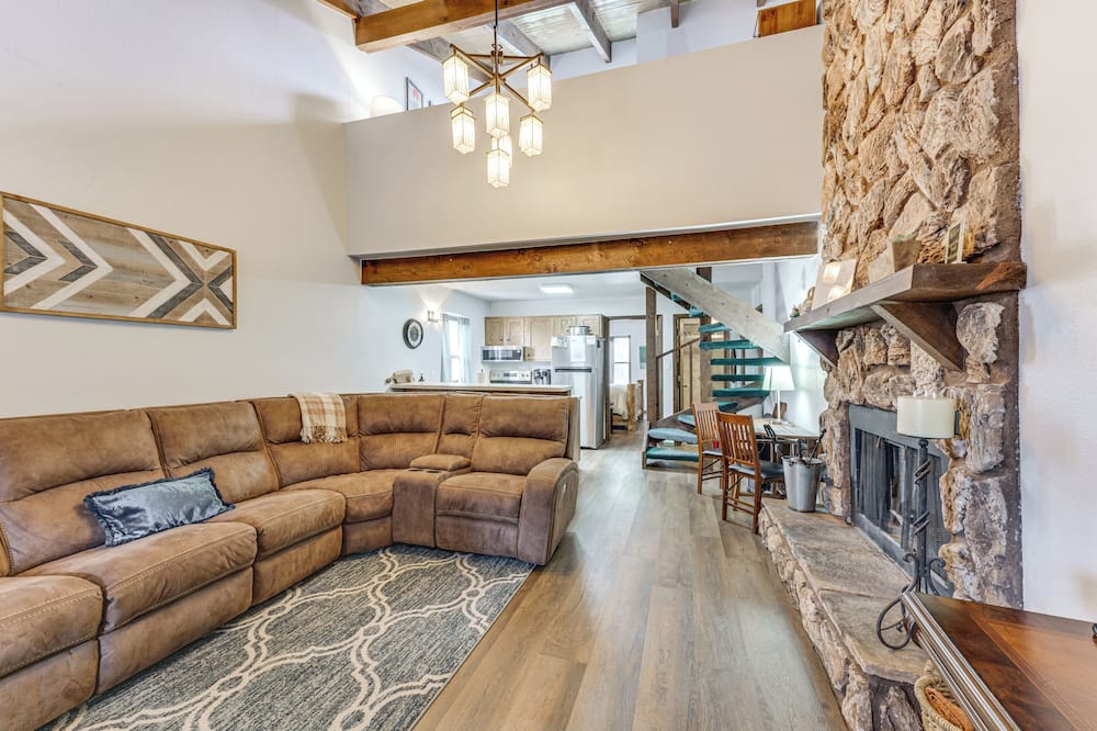 Pet-friendly Angel Fire Condo: Walk to Ski Resort - Angel Fire, NM