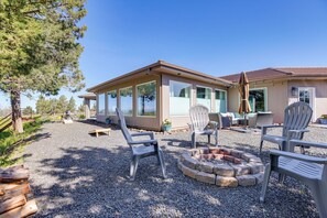 House (2 Bedrooms) | Interior - Beautiful Ranch Home w/ Cascade Mountain View (Powell Butte)