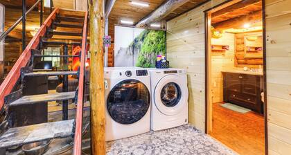 Cozy Elizabethtown Cabin w/ Fire Pit!