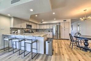 Private kitchen - Updated Tempe Home < 3 Mi to ASU Campus! (Tempe)