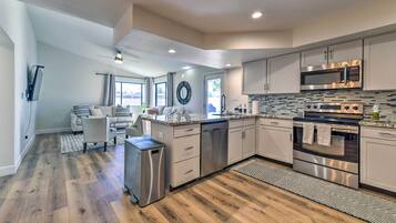 House (4 Bedrooms) | Private kitchen | Microwave, oven, stovetop, dishwasher