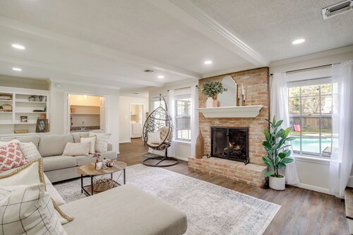 Roomy Houston Rental w/ Home Office & Private Pool