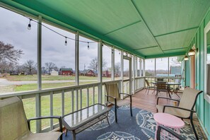 Outdoor dining - Vian Home Near Tenkiller State Park! (Vian)