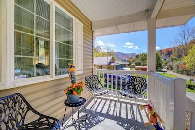 Laptop-friendly Appalachian Mountain Retreat!