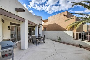 House (2 Bedrooms) | Interior - Golf Course View, Community Perks: Surprise Home (Surprise)