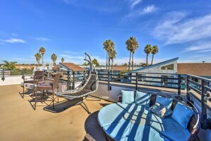 Apartment (3 Bedrooms) | Interior - Stunning Oceanside Townhome - Walk to Beach! (Oceanside)
