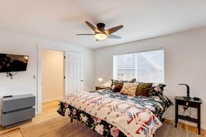 Interior - Pet-friendly Bend Rental, Walk to Galveston Ave! (Bend)