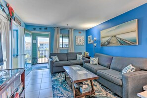 公寓 (2 Bedrooms) | 起居區 | 電視、iPod 底座、書籍