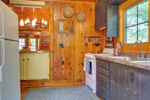 House (2 Bedrooms) | Interior