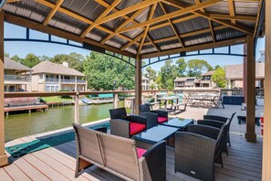 House (4 Bedrooms) | Outdoor dining