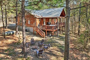 House (2 Bedrooms) | Interior - Broken Bow Cabin w/ Hot Tub ~ 6 Mi to Lake! (Broken Bow)