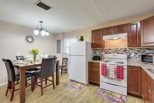 10 Mi to Coquina Beach: Spacious Bradenton Duplex