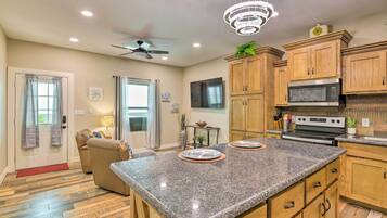 Apartment (1 Bedroom) | Private kitchen | Microwave, oven, stovetop, coffee/tea maker