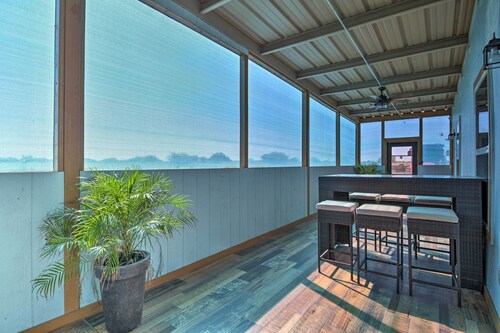 Cheery Raymondville Apt ~ 6 Mi to Delta Lake!