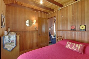 Interior - 'grandma's Cottage' w/ Sunroom: Walk to Beach (Old Saybrook)