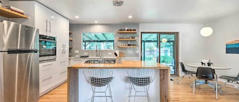 House (2 Bedrooms) | Interior