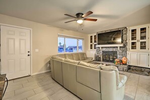 House (3 Bedrooms) | Interior - Mesa Home w/ Outdoor Pool - 2 Mi to Sloan Park! (Mesa)