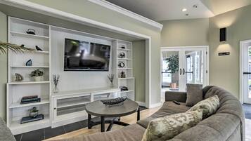 Apartment (1 Bedroom) | Interior