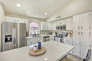 House (3 Bedrooms) | Interior - Private Pool & Fenced Yard: Phoenix Home (Phoenix)