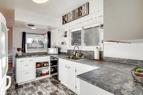 Secluded Albany Escape, Pet Friendly w/ Fee