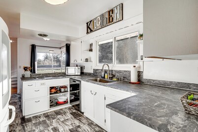 Secluded Albany Escape, Pet Friendly w/ Fee