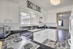 Interior - Secluded Albany Escape, Pet Friendly w/ Fee (Albany)