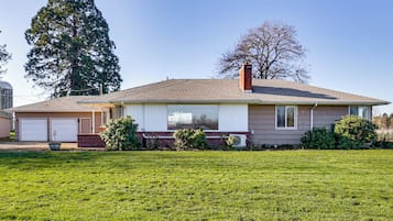 House (4 Bedrooms) | Front of property