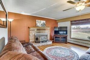 House (4 Bedrooms) | Interior - Secluded Albany Escape, Pet Friendly w/ Fee (Albany)