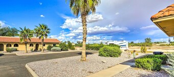Casa Grande Getaway w/ Access to Golf Course!