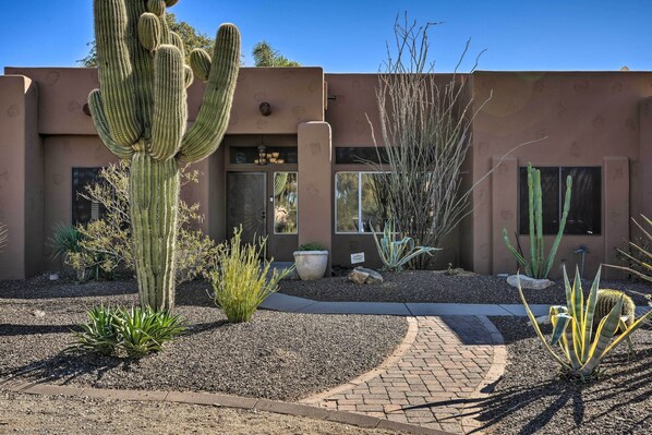 House (3 Bedrooms) | Interior - North Phoenix Desert Gem w/ Yard & Hot Tub! (Phoenix)