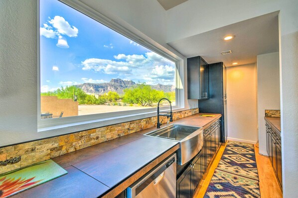 Microwave, oven, stovetop, dishwasher - Luxe Apache Junction Escape w/ Pool & Hot Tub (Apache Junction)