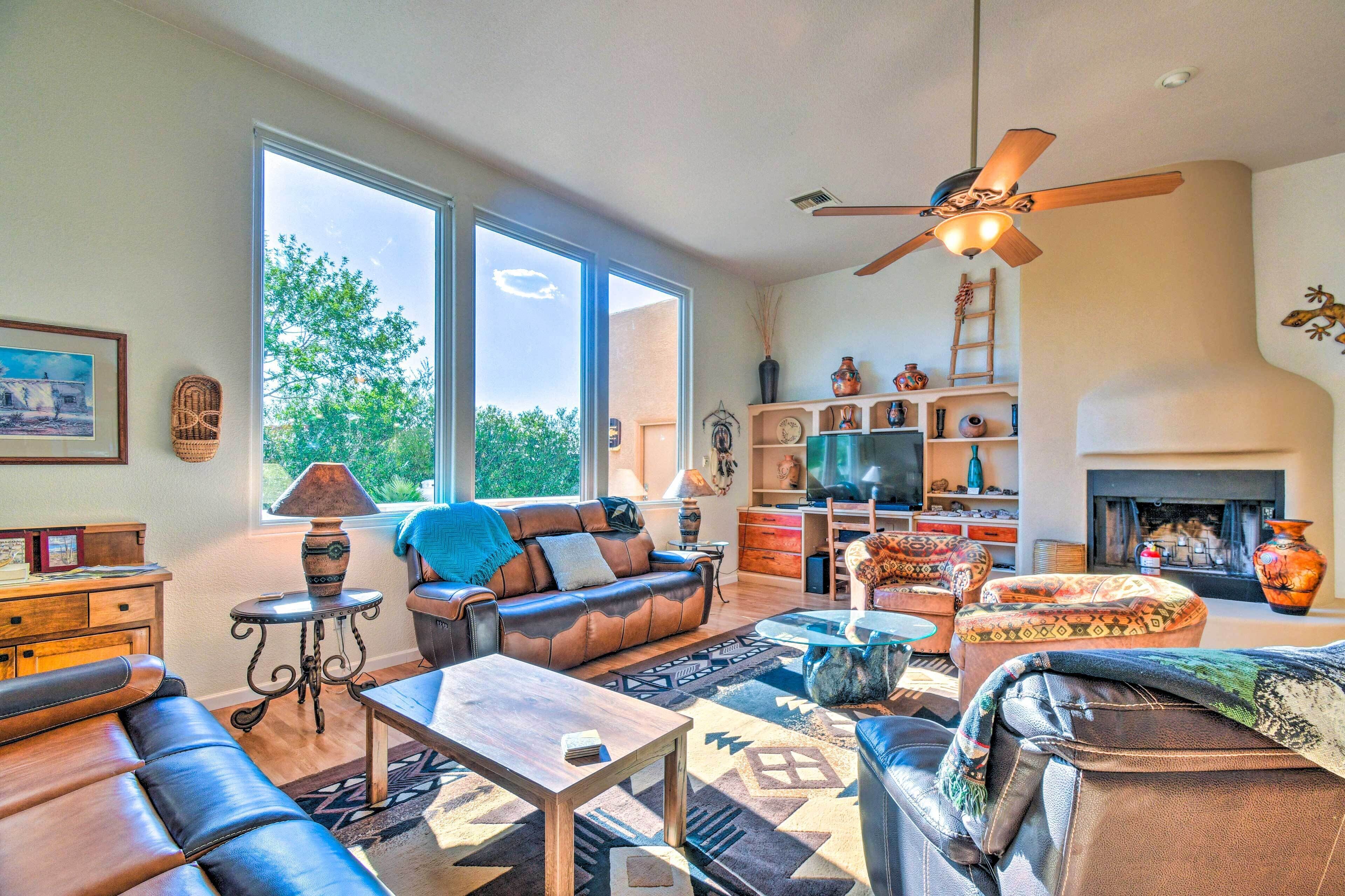 電視、壁爐、書籍