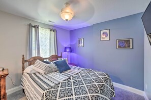 Apartment (3 Bedrooms) | Interior - Spacious Fort Wayne Condo w/ Porch + Storage! (Fort Wayne)