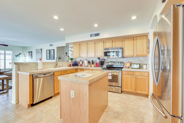 Interior - Pool & Hot Tub: Surprise Home Near Golfing! (Surprise)