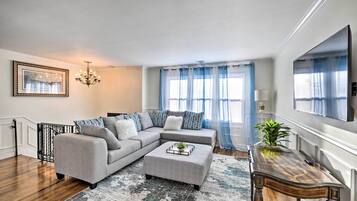 Apartment (3 Bedrooms) | Front of property